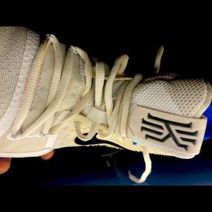 Size 11 - Nike Kyrie 3 Duke 2017 - 852395-102